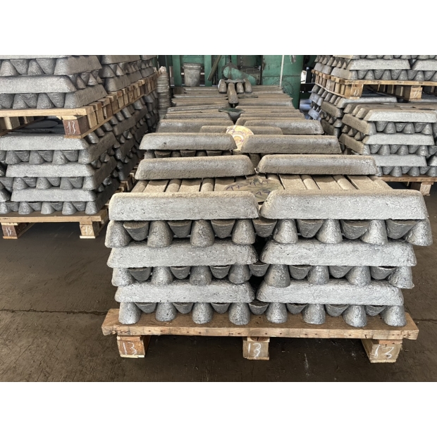 倉庫堆放小鋼錠批次原料，耀鐽股份有限公司穩定供應高純度鑄造鋼錠
